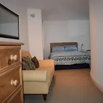2 Bedroom With 2 Balconies In Dublin Sleeps 4