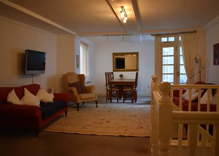 2 Bedroom With 2 Balconies In Dublin Sleeps 4